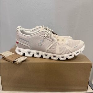 Never been worn- On Clouds Womens Running Shoe,